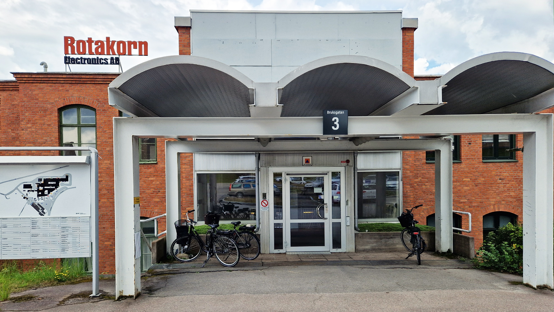 Entré Bruksgatan 3.