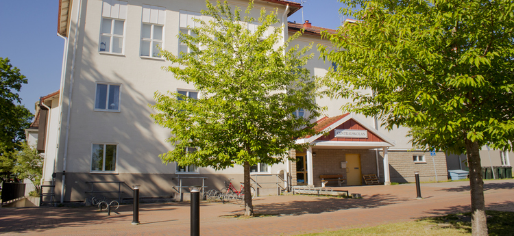 Centralskolans huvudentré.