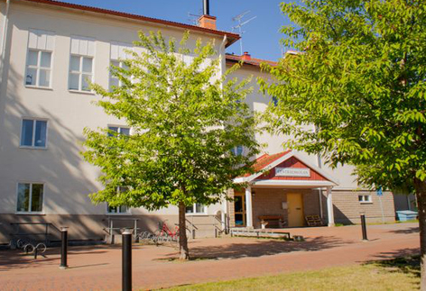 Centralskolans huvudentré.