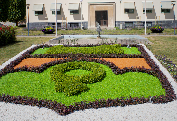Plantering framför det gamla kommunhuset i Åtvidaberg