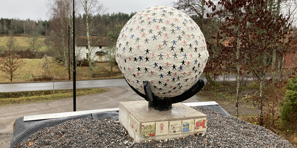 Konstverk Kvarnvik-Hannäs bygdegårds utemiljö