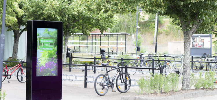 Digital utomhusskärm vid en cykelparkering